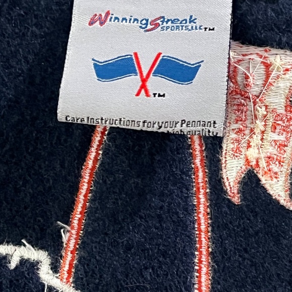 Chicago Bears Throwback Wool Felt Pennant by Winning Streak Sports | Vintage-Sty - Picture 5 of 6